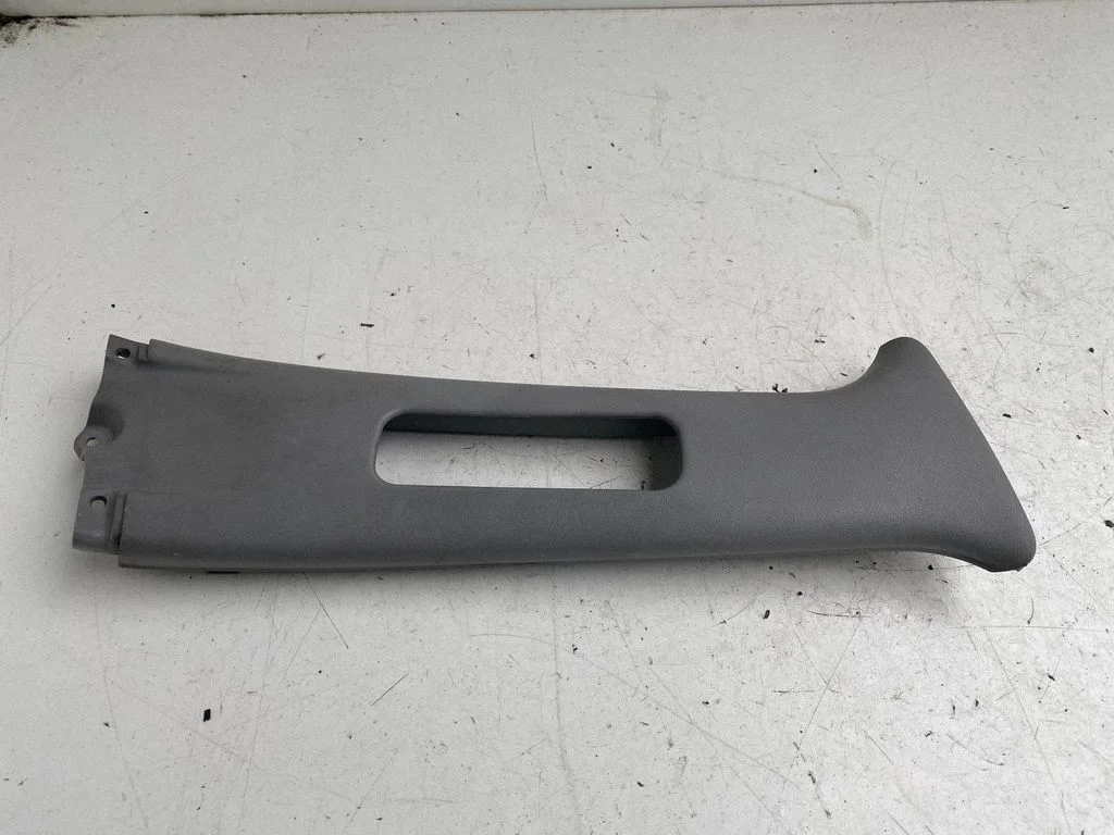 (B) piilari kate (ülemine) – Toyota Avensis T220 (2000-2003)