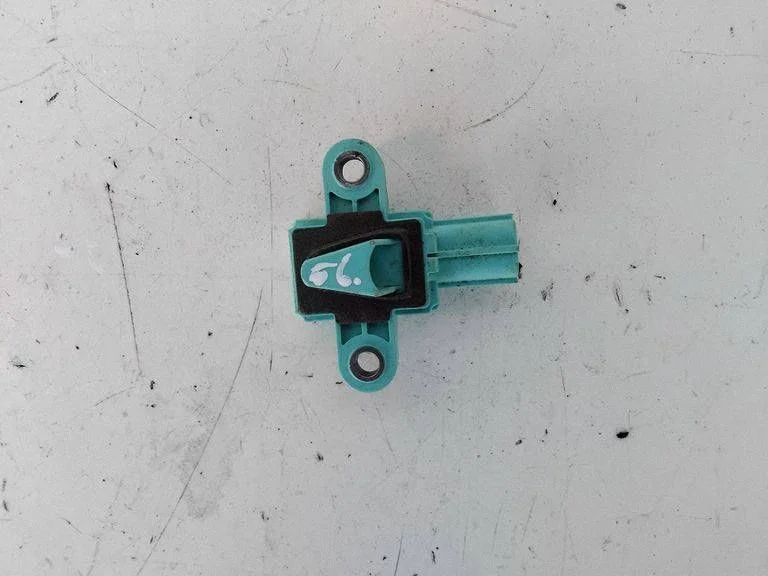 Drošības spilvenu trieciena sensors 8K0955557C