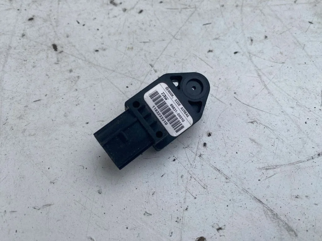 Drošības spilvenu trieciena sensors 8983105010