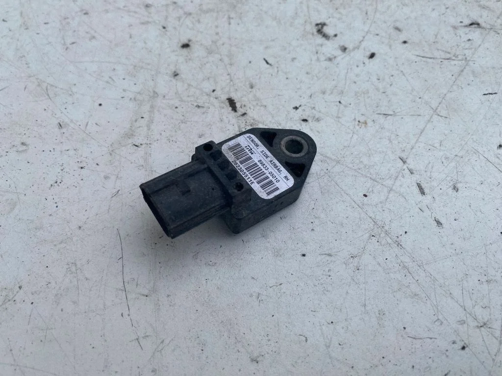 Airbag deployment crash/impact sensor – Toyota Avensis T250 (2003-2006)