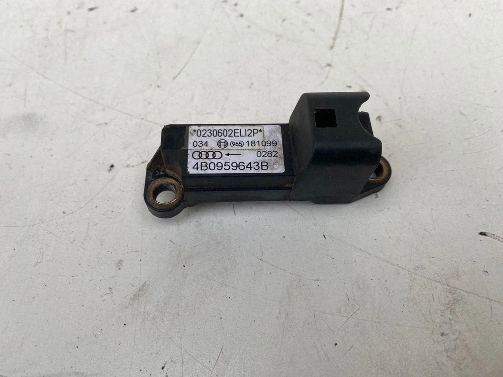 Airbag deployment crash/impact sensor – Audi A6 S6 C5 4B (1997-2005)