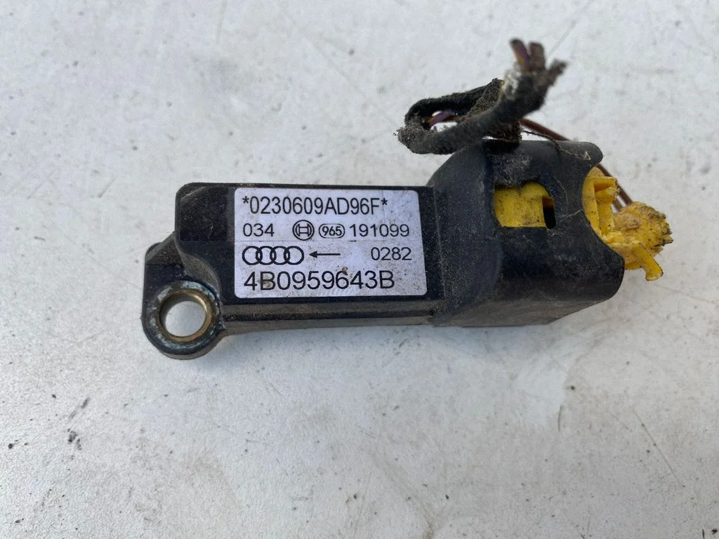 Airbag deployment crash/impact sensor – Audi A6 S6 C5 4B (1997-2005)