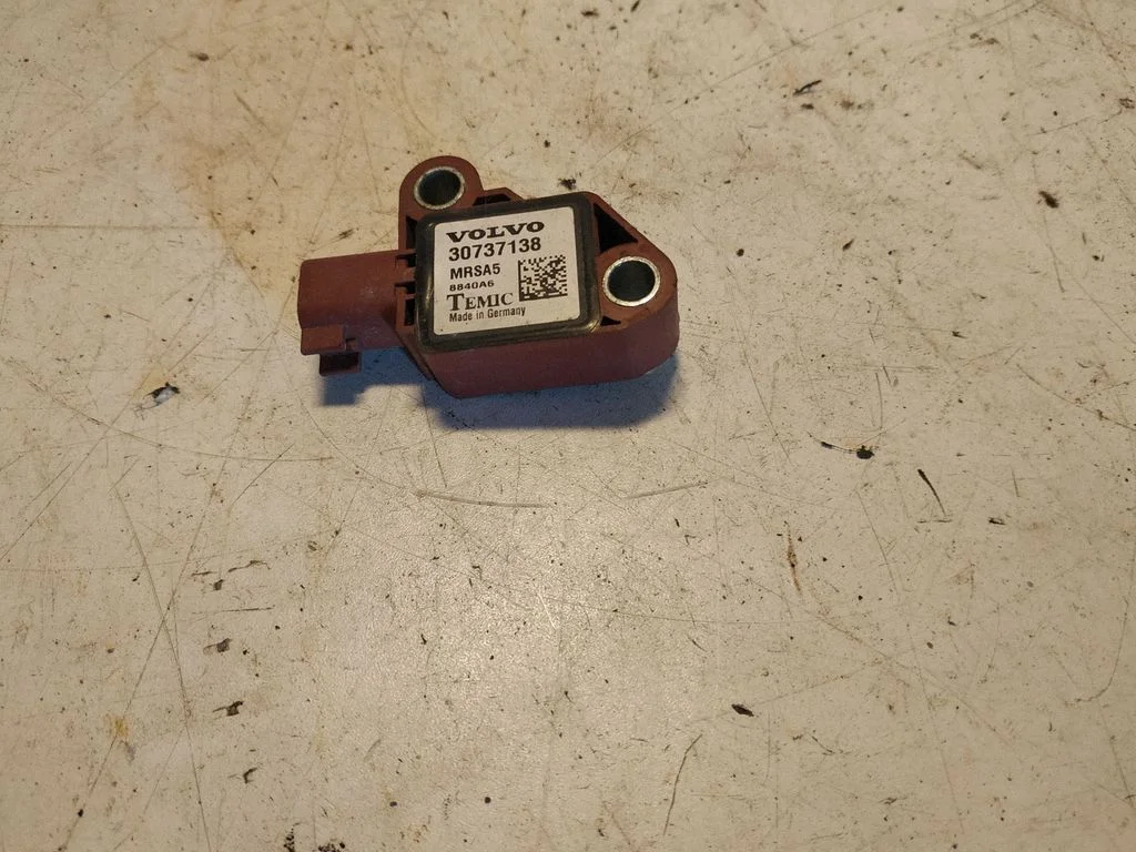 Airbag deployment crash/impact sensor – Volvo V50 (2004-2007)