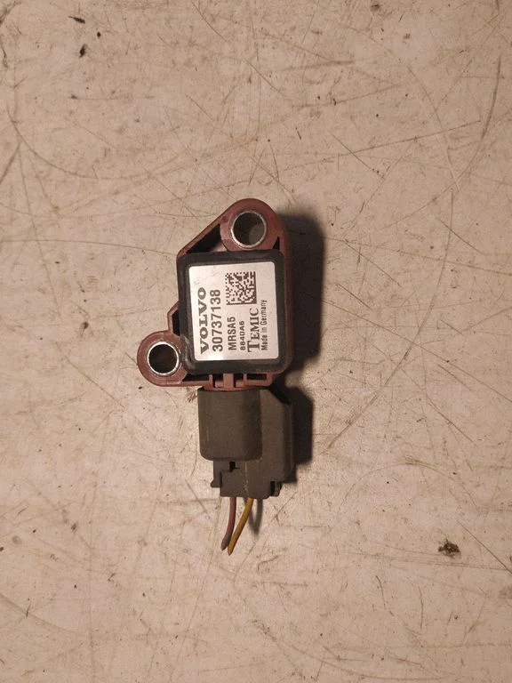 Airbag deployment crash/impact sensor – Volvo V50 (2008-2012)