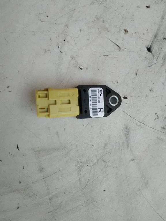 Airbag deployment crash/impact sensor – Toyota Avensis T250 (2003-2006)
