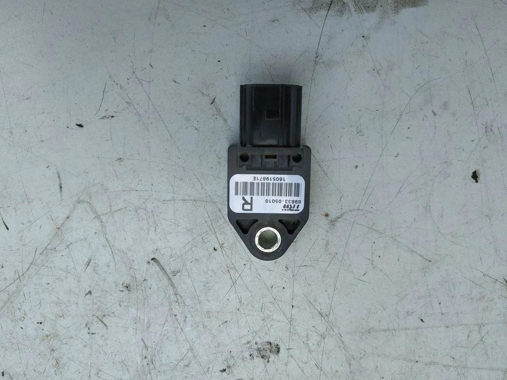 Airbag deployment crash/impact sensor – Toyota Avensis T250 (2003-2006)