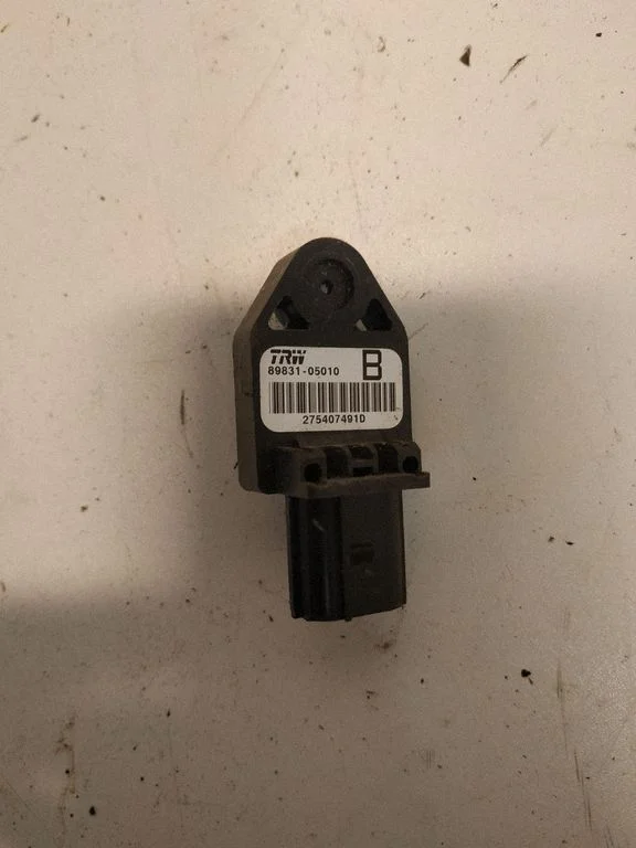Drošības spilvenu trieciena sensors 8983105010