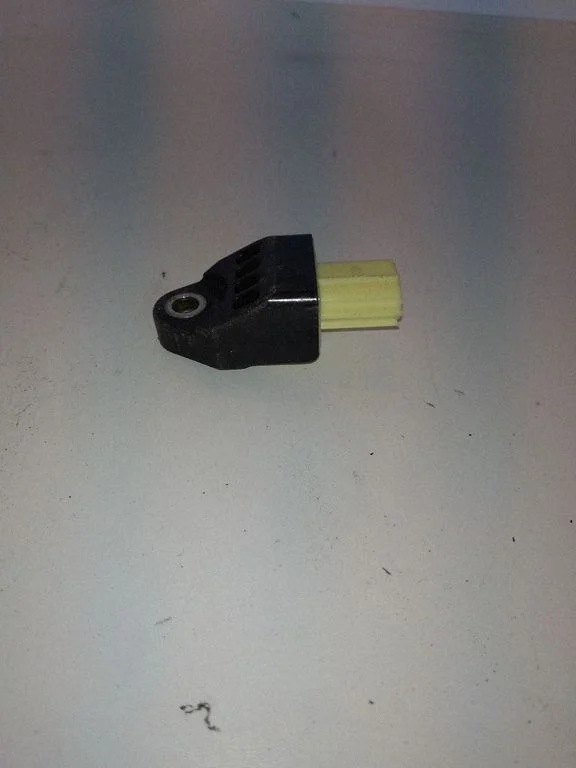 Turvapadja löögiandur 8983133020