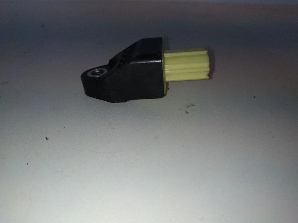 Turvapadja löögiandur 8983133020