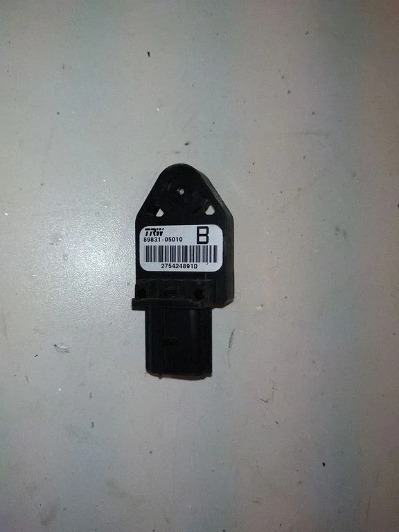 Drošības spilvenu trieciena sensors 8983105010