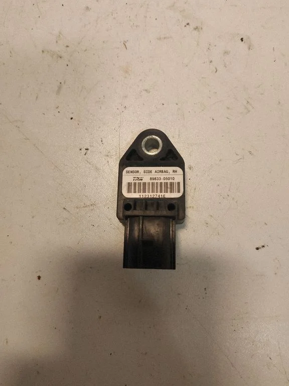 Airbag deployment crash/impact sensor – Toyota Avensis T250 (2003-2006)