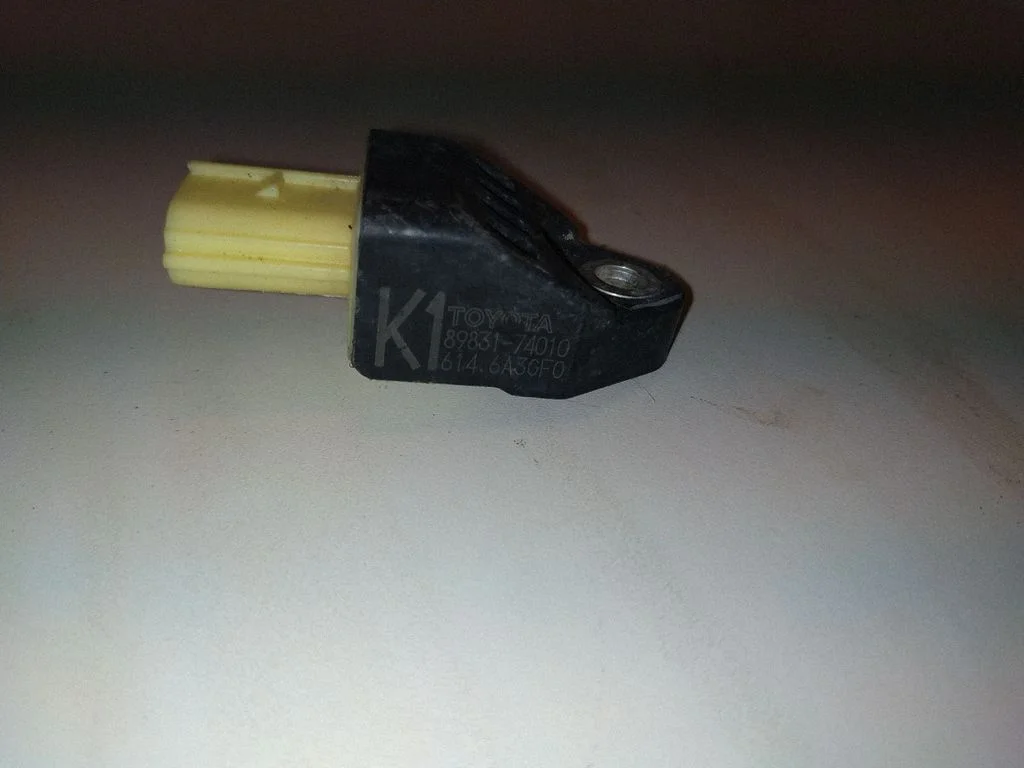 Turvapadja löögiandur 8983174010