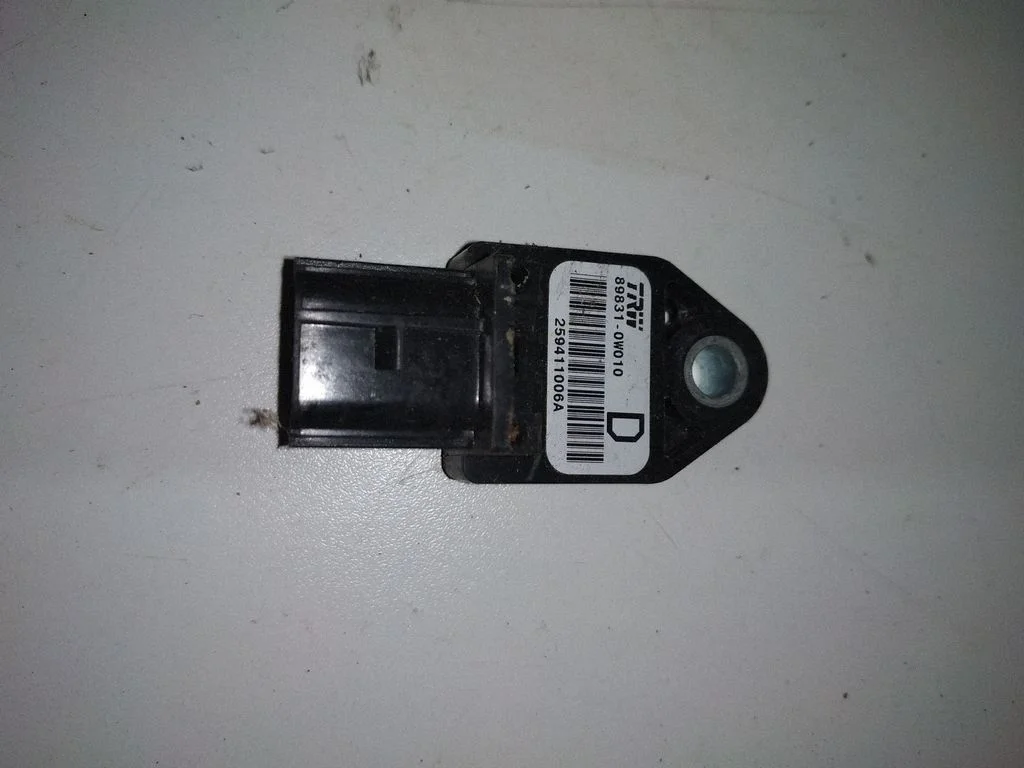 Drošības spilvenu trieciena sensors 898310W010