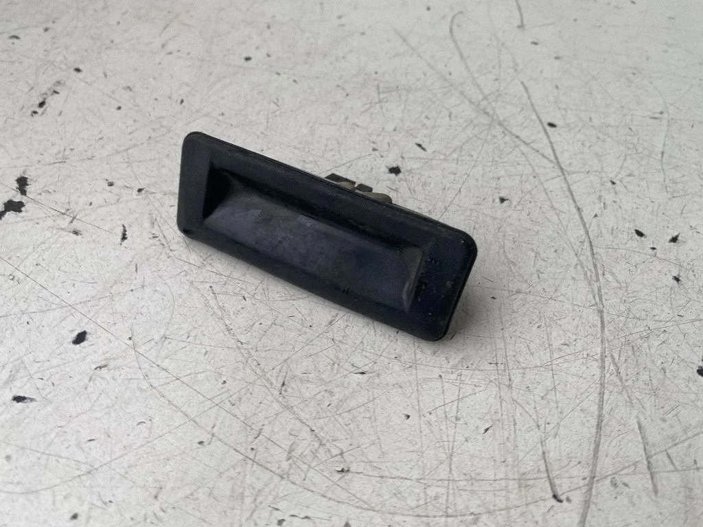 Tailgate opening switch 5J0827229