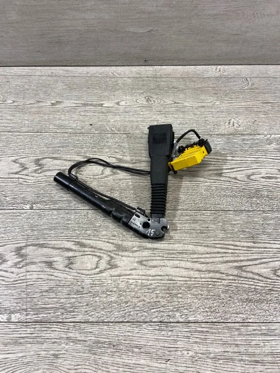 Eesmise turvavöö pannal 7213563