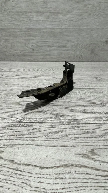 Esistange kinnitusklamber – BMW X3 E83 (2003-2010)