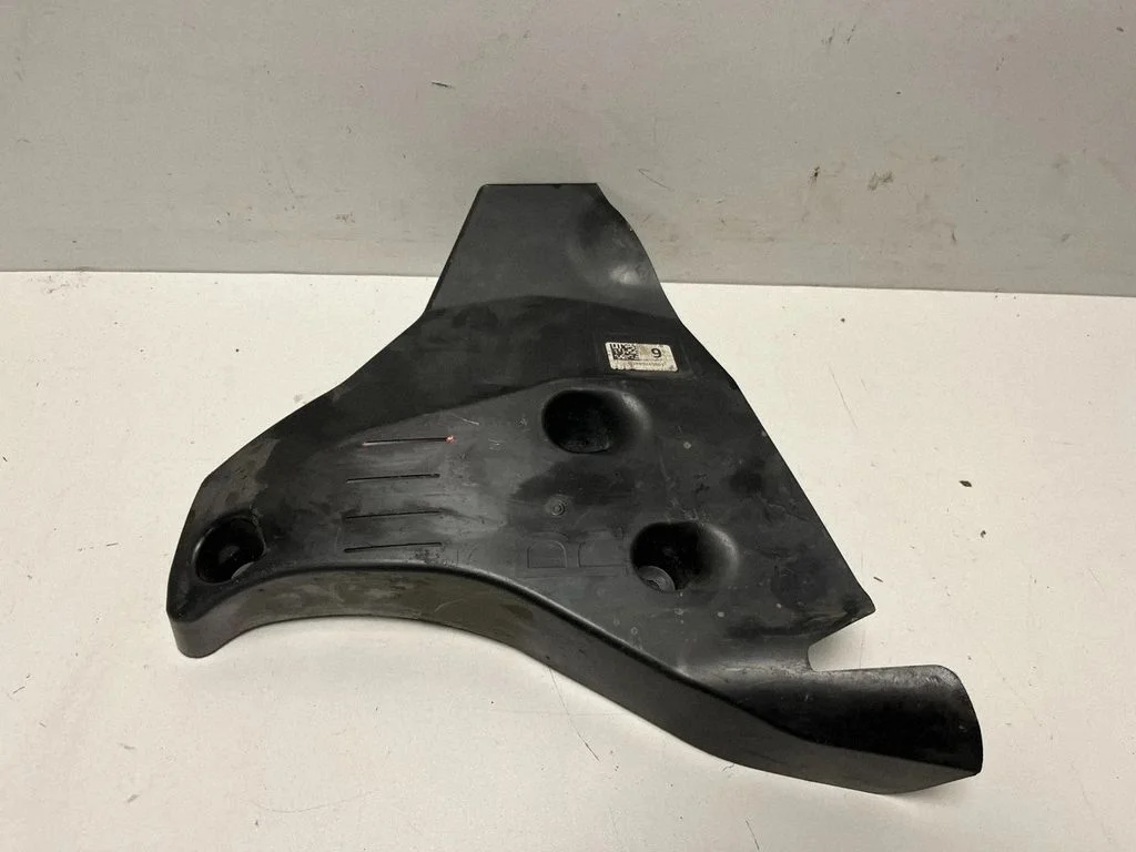 Rear underbody cover/under tray 8841460