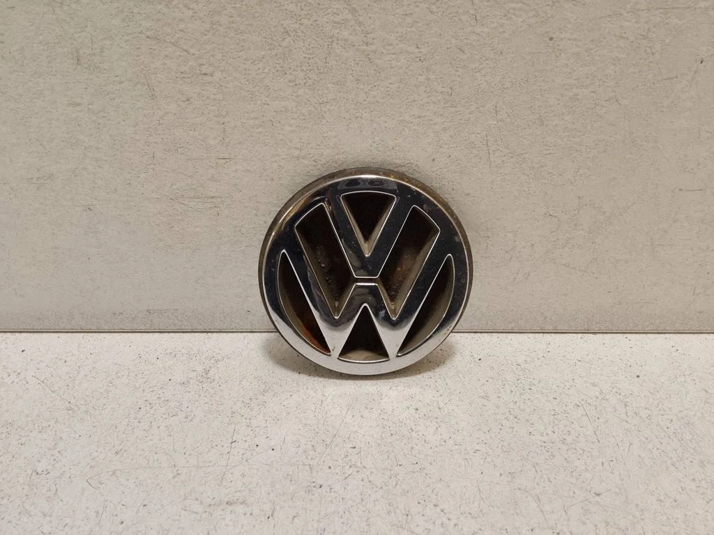 Manufacturers badge/model letters – Volkswagen Passat B3 (1988-1993)