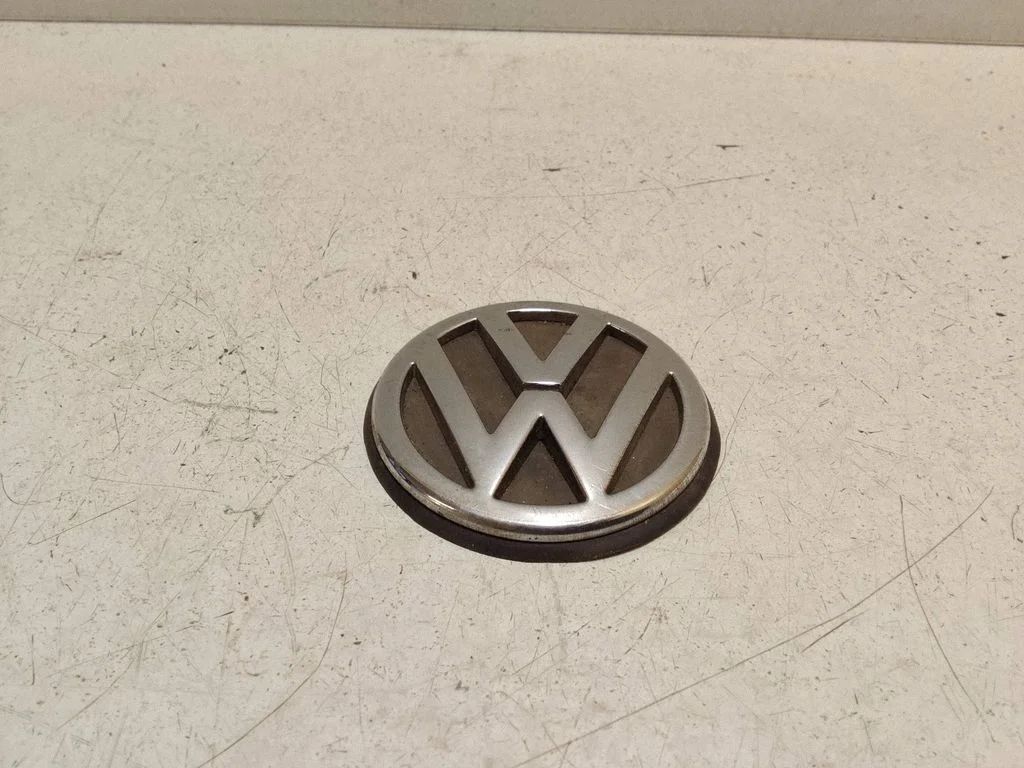 Manufacturers badge/model letters – Volkswagen Passat B4 (1994-1996)