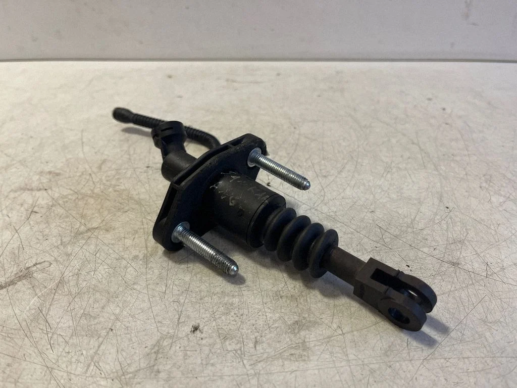 Clutch master cylinder – Opel Astra H (2004-2012)
