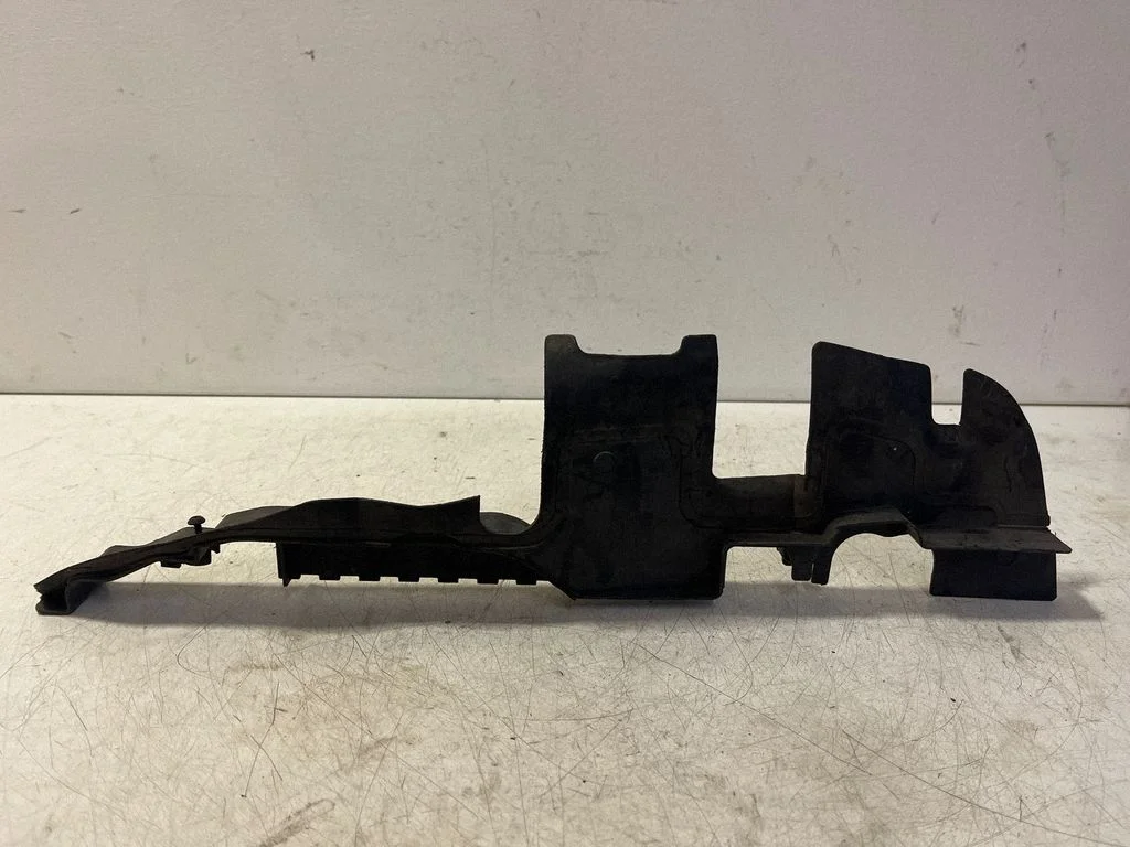 Radiaatori õhusuunaja(d) – Audi A4 S4 B6 8E 8H (2001-2005)