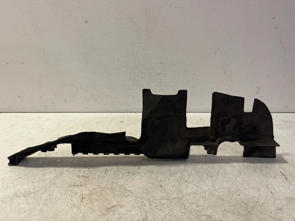 Radiaatori õhusuunaja(d) – Audi A4 S4 B6 8E 8H (2001-2005)