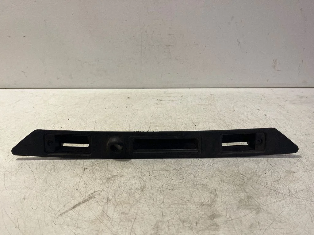 Tagaluugi numbrivalgustuse liist – Audi A4 S4 B6 8E 8H (2001-2005)