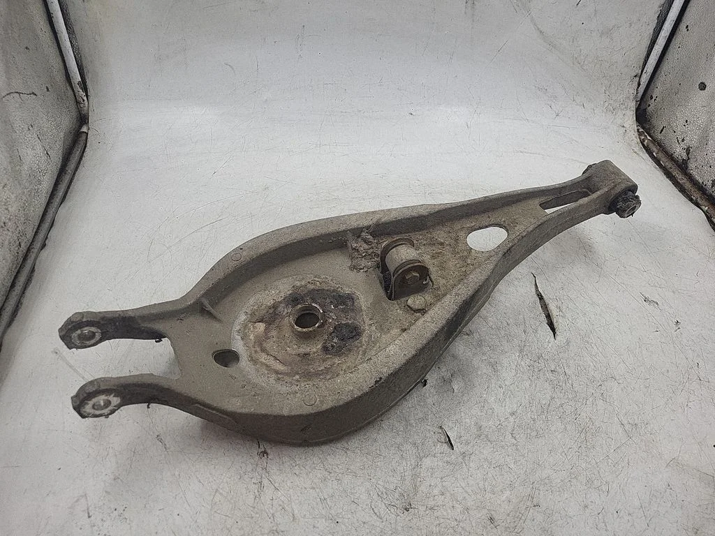 Tagumine ülemine õõtshoob – BMW 3-seeria E46 (1998-2005)