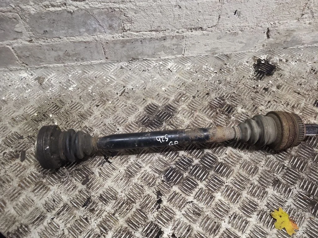 Rear driveshaft – rear right