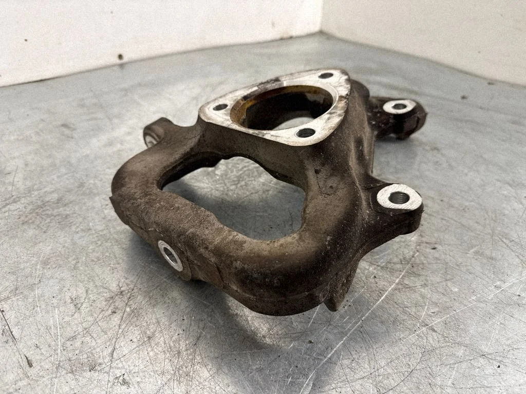 Front wheel hub