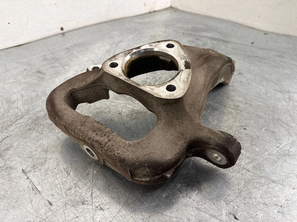 Front wheel hub