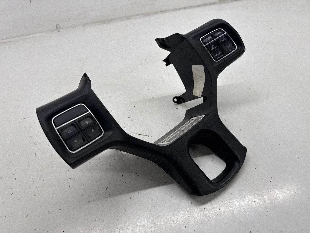 Steering wheel buttons/switches 68111384AB
