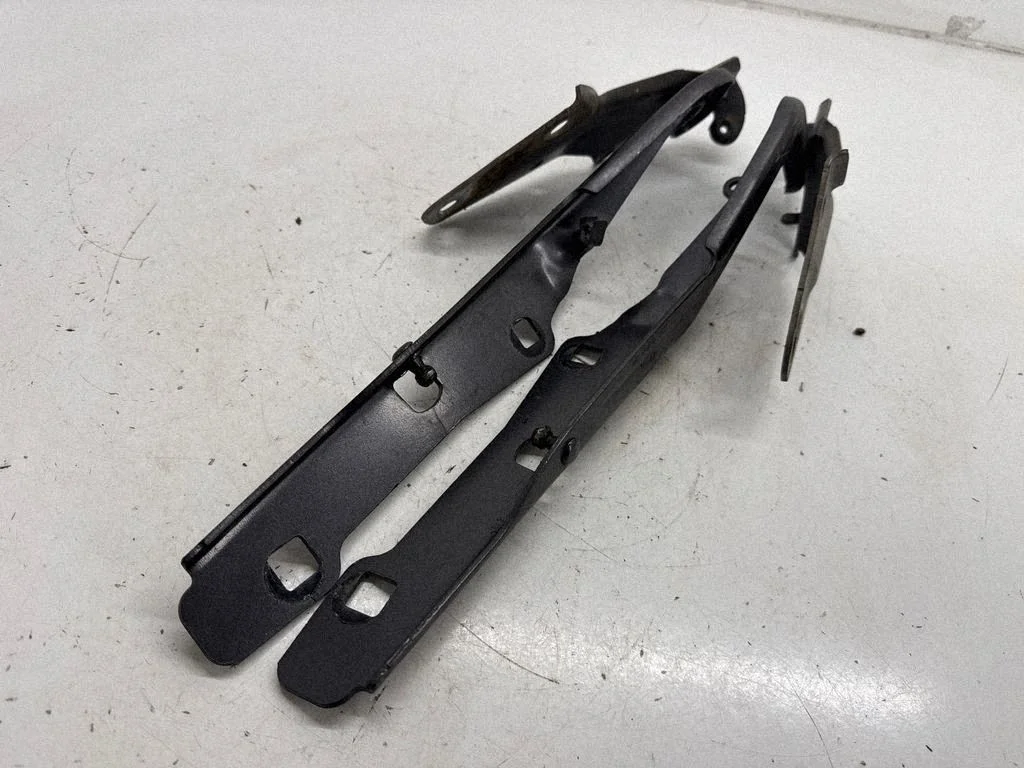Engine bonnet/hood hinges 574AD