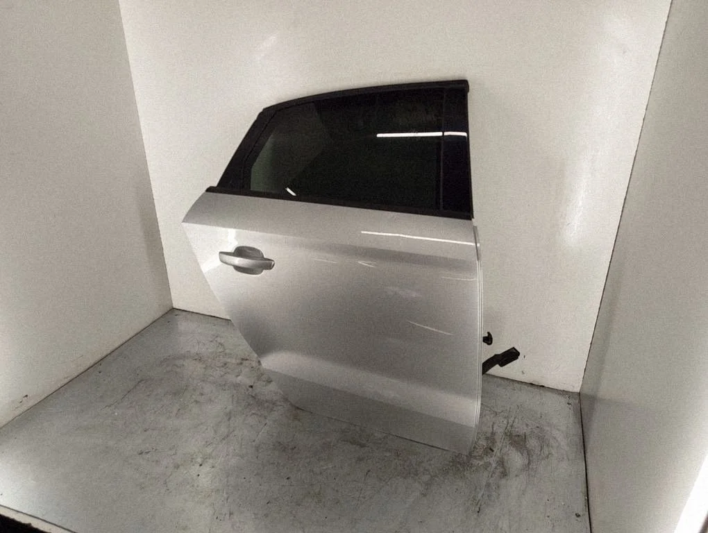 Rear door 8V5833052A
