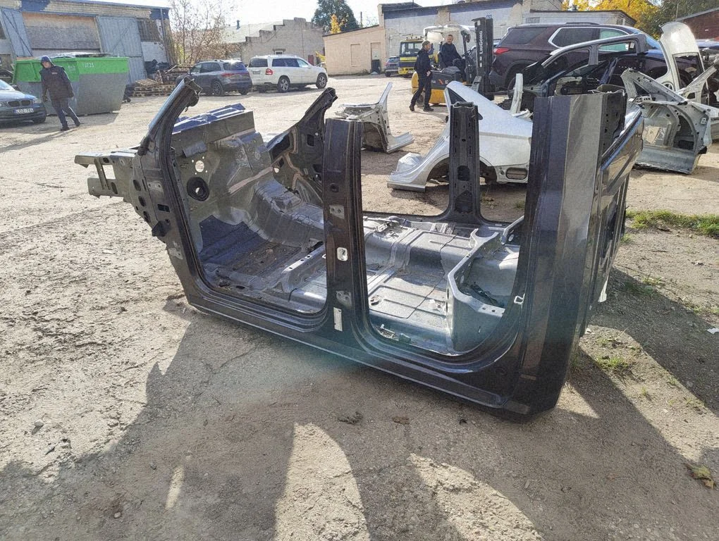 Esimene küljepaneel
