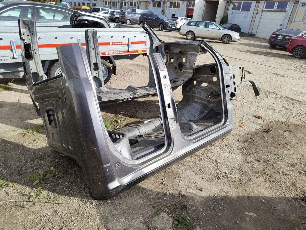 Esimene küljepaneel