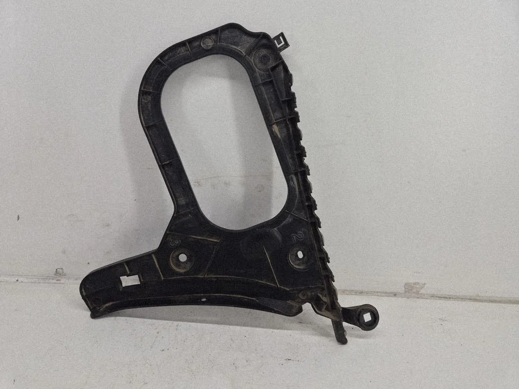 Rear bumper mounting bracket 8V5807378