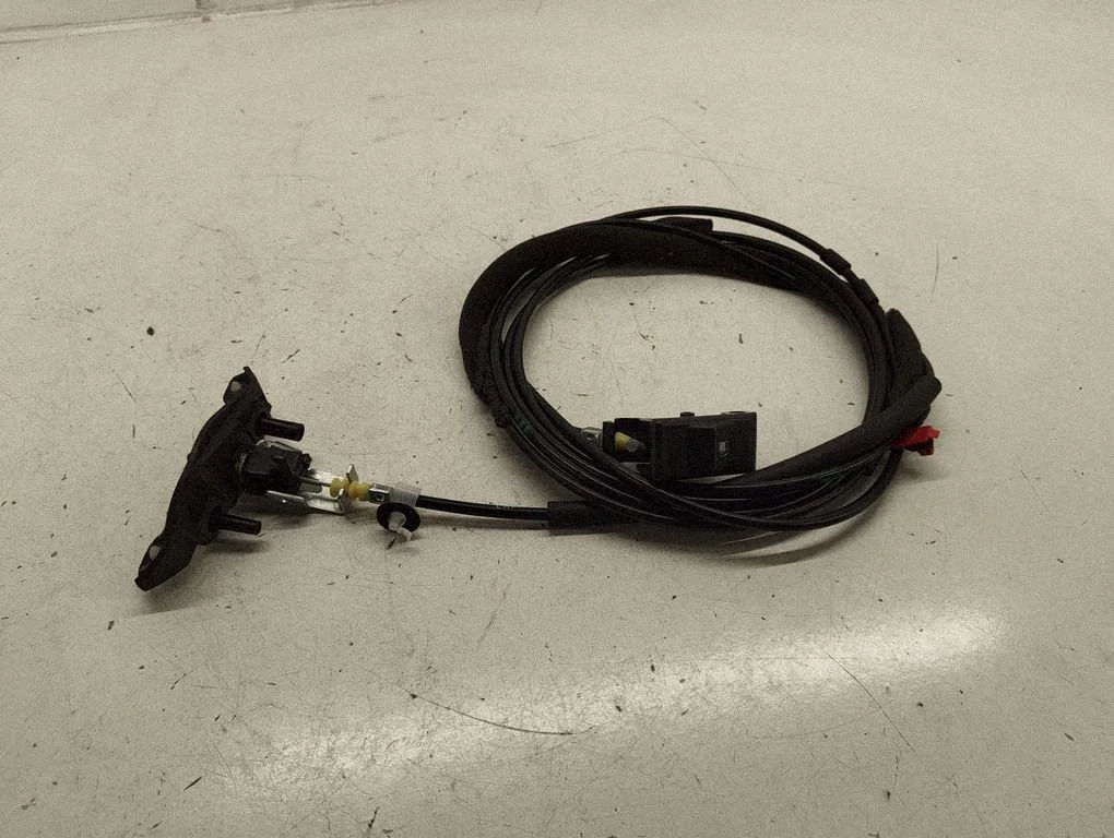Kütusepaagi luugi avamise tross GHK156880A
