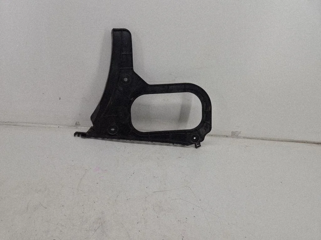 Rear bumper mounting bracket 8V5807377