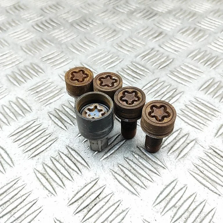 Anti-theft wheel nuts and lock – Mercedes-Benz CLK-Class C207 A207 (2010-2017)