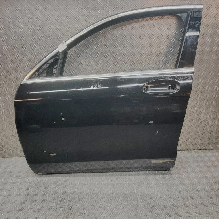 Priekšējās durvis A2537221100