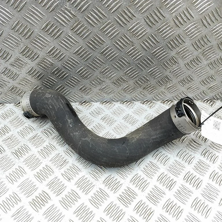 Vahejahuti voolik (-ud)/ toru (-d) A2075280082