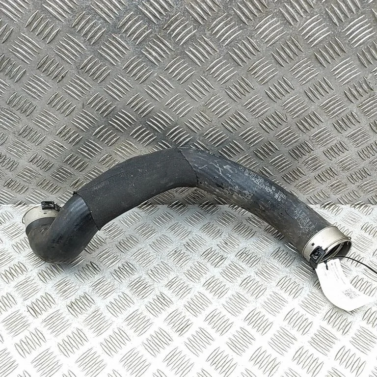 Vahejahuti voolik (-ud)/ toru (-d) A2075280182