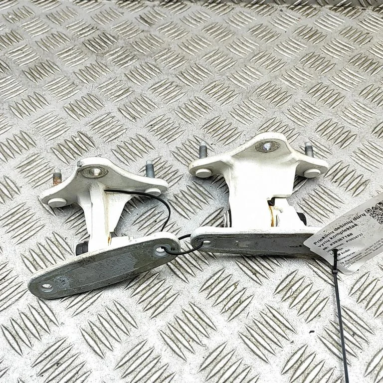 Esiukse hingede komplekt – Mercedes-Benz CLK-klass C207 A207 (2010-2017)