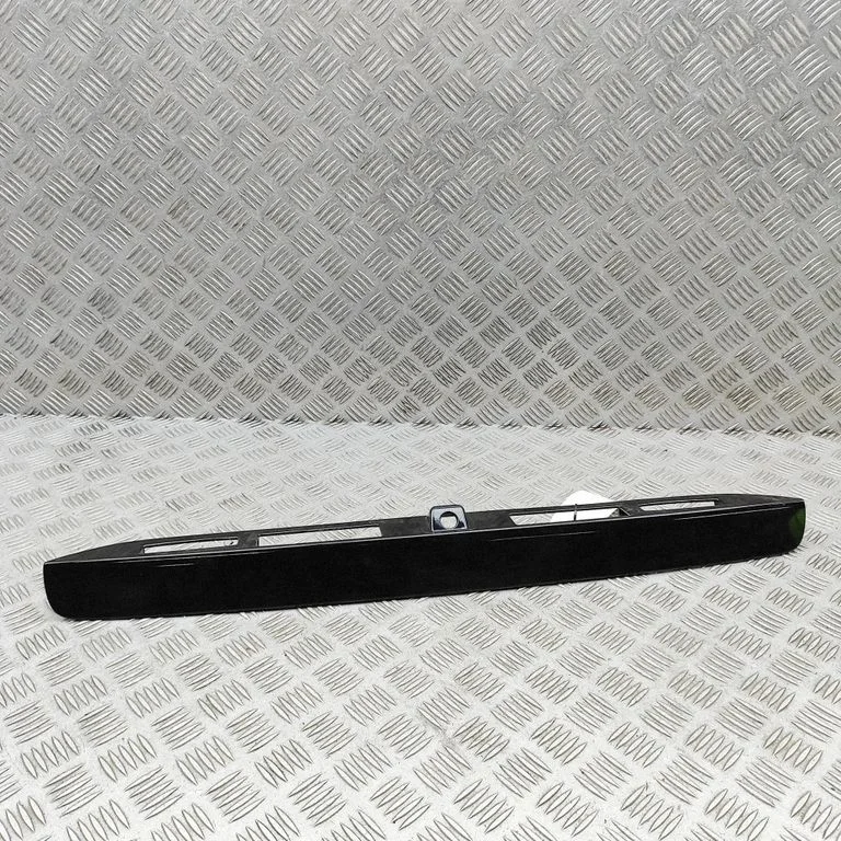 Trunk door license plate light bar 9851205680