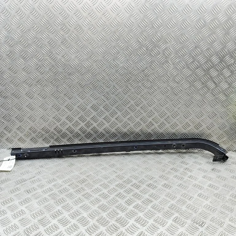 Augšējā rullīša vadotne/ augšējā eņģe 9822930080