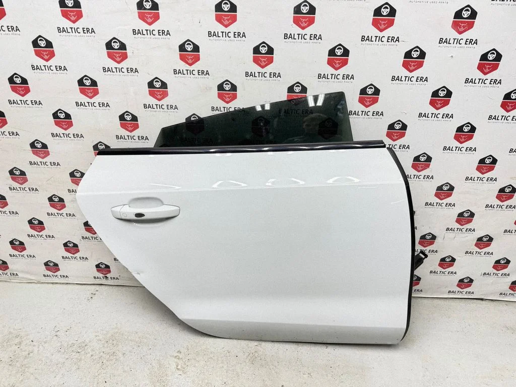 Rear door 4G8833052A