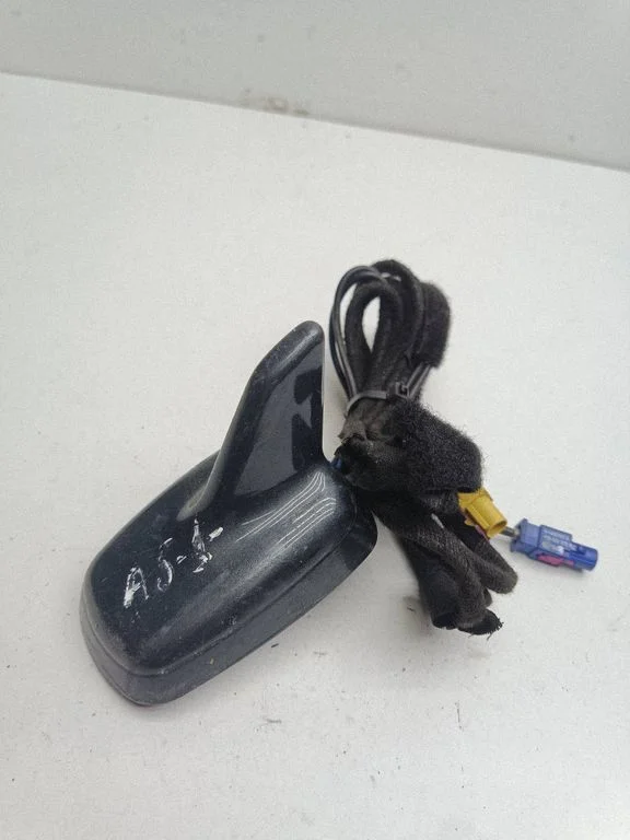 Antenn (GPS-antenn) 8T0035503
