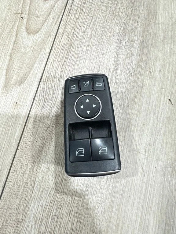 Electric window control switch – Mercedes-Benz C-Class AMG W204 (2007-2014)