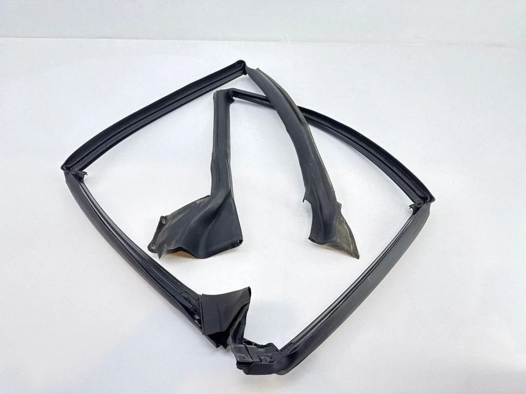 Sunroof sealing rubber